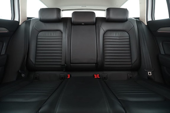 Volkswagen Passat 16 of 30