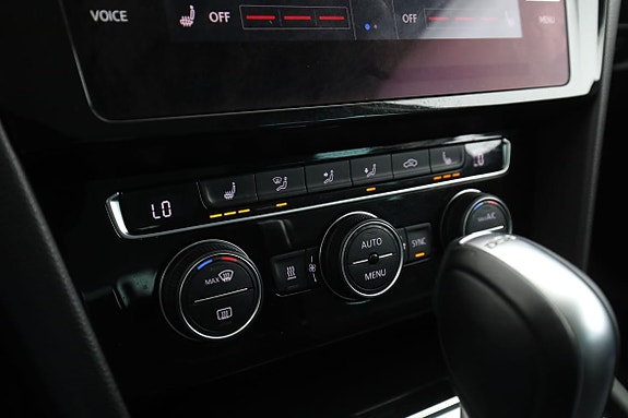 Volkswagen Passat 26 of 30