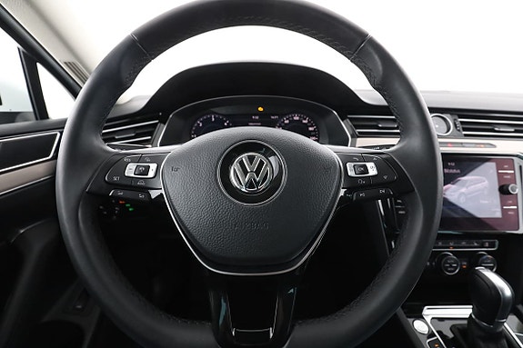 Volkswagen Passat 19 of 30