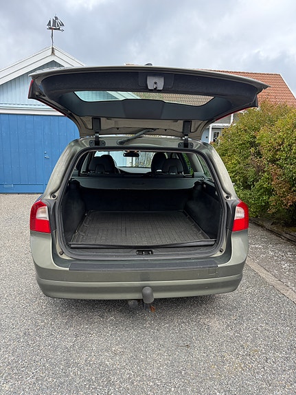 Volvo V70 3 of 9