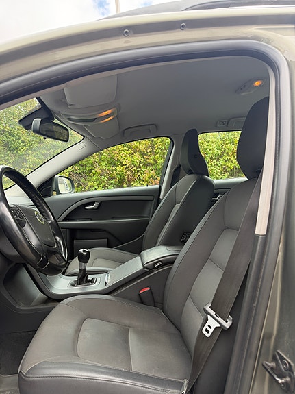 Volvo V70 7 of 9