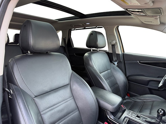Kia Sorento 16 of 19