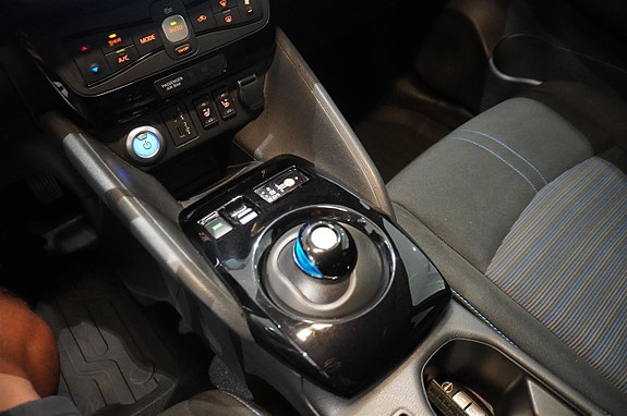 Nissan Leaf 10 of 12