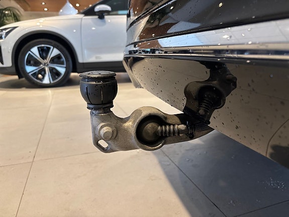 Volvo XC60 2 of 3