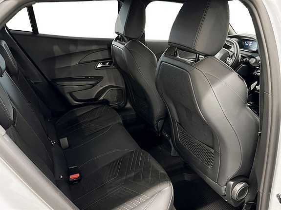 Peugeot 2008 12 of 15