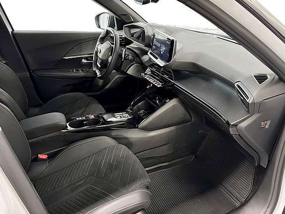 Peugeot 2008 11 of 15