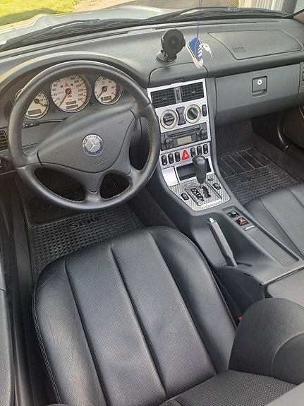 Mercedes-Benz SLK200 4 of 6