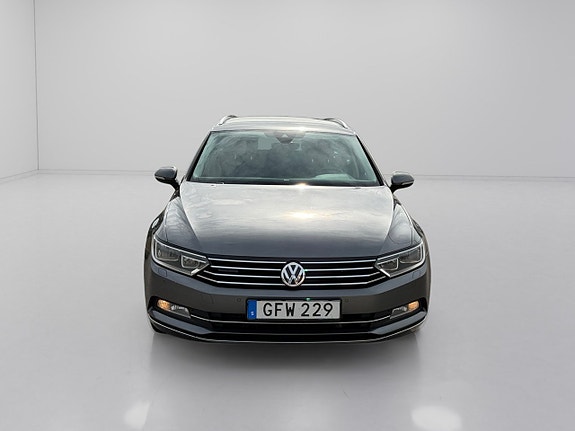 Volkswagen Passat 2 of 16