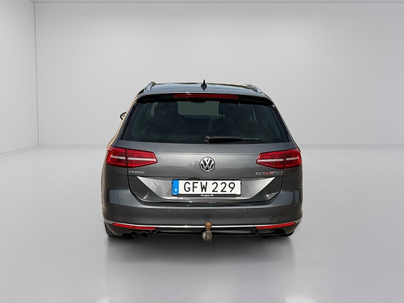 Volkswagen Passat 7 of 16