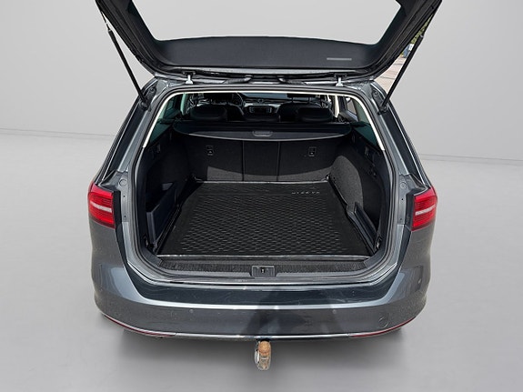 Volkswagen Passat 8 of 16