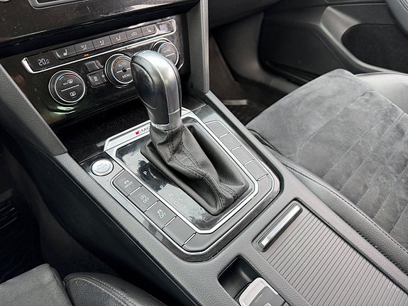 Volkswagen Passat 14 of 16