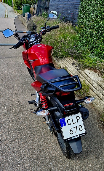 Honda CB125F 3 of 7