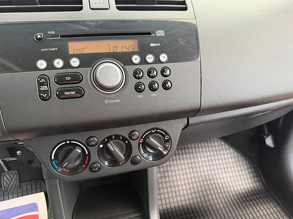 Suzuki Swift 8 of 12