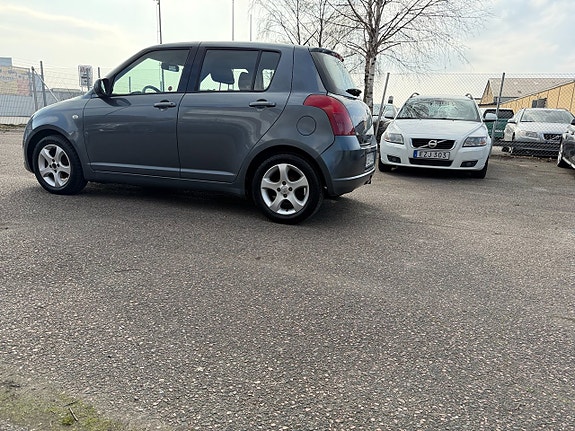 Suzuki Swift 3 of 12