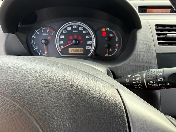 Suzuki Swift 9 of 12