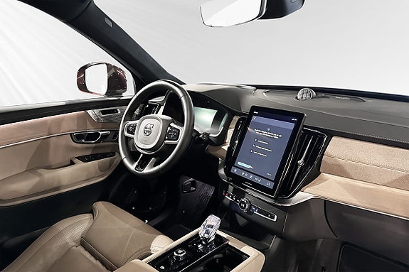 Volvo XC90 10 of 18