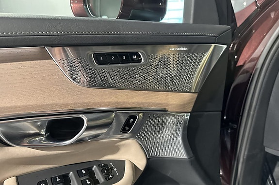 Volvo XC90 15 of 18