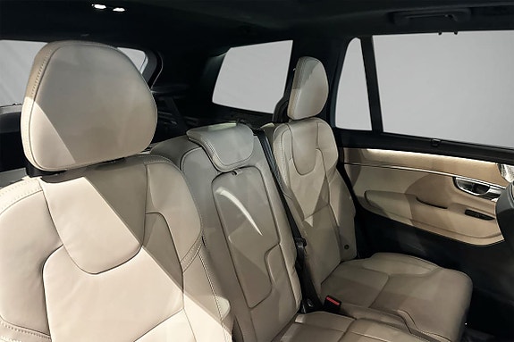Volvo XC90 11 of 18