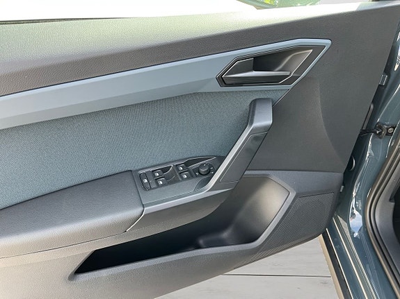 Seat Arona 8 of 16