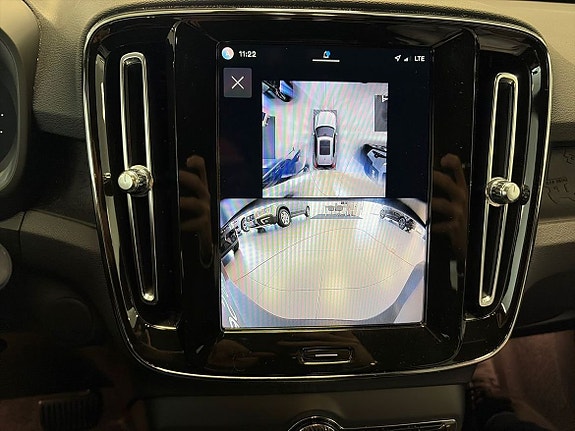 Volvo EX40 15 of 26
