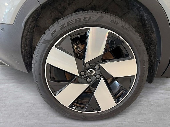 Volvo EX40 7 of 26