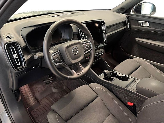 Volvo EX40 9 of 26