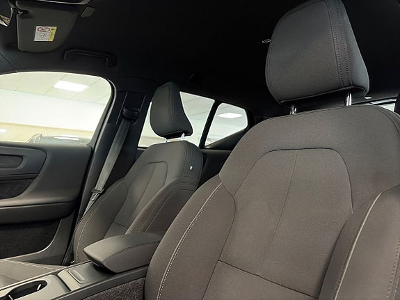 Volvo EX40 10 of 26