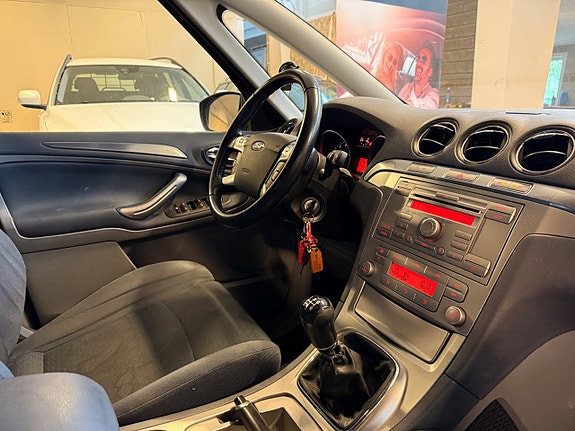 Ford S-MAX 9 of 11