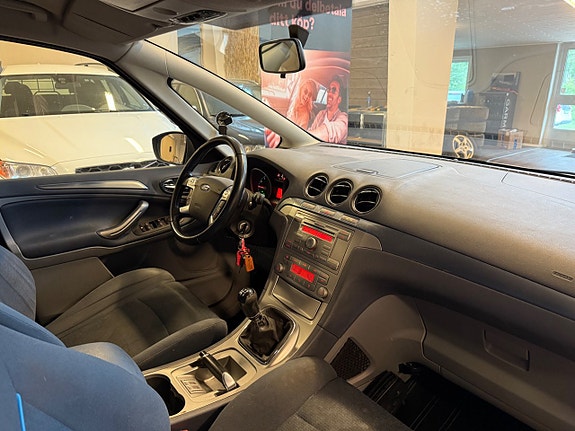 Ford S-MAX 8 of 11