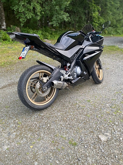 Yamaha YZF-R125 3 of 5