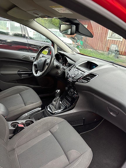 Ford Fiesta 3 of 5