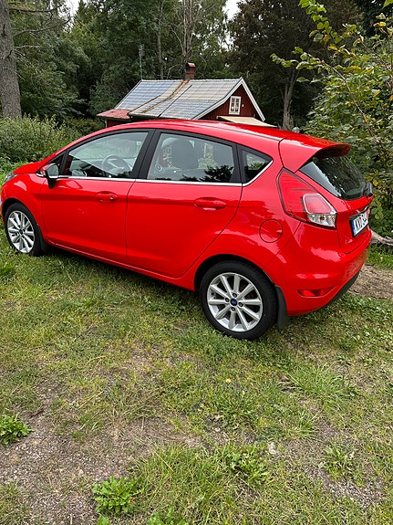 Ford Fiesta 2 of 5