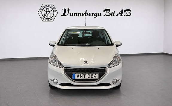 Peugeot 208 2 of 6