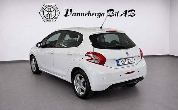 Peugeot 208 4 of 6
