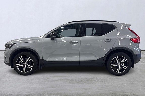 Volvo XC40 2 of 22