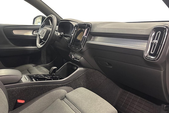 Volvo XC40 10 of 22