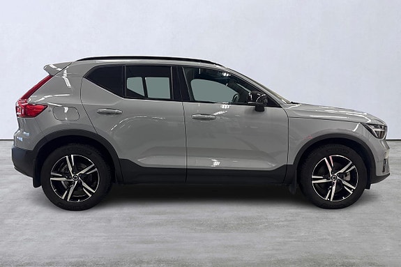 Volvo XC40 3 of 22