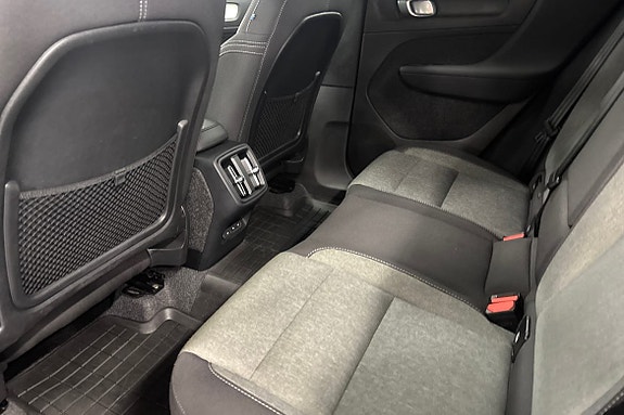 Volvo XC40 12 of 22