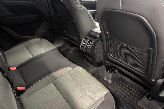 Volvo XC40 11 of 22