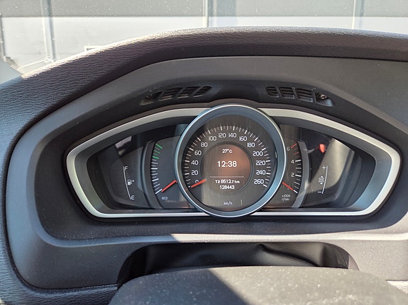 Volvo V40 12 of 12