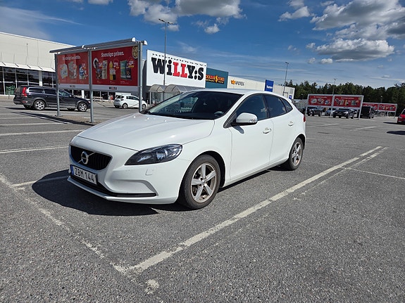 Volvo V40 3 of 12