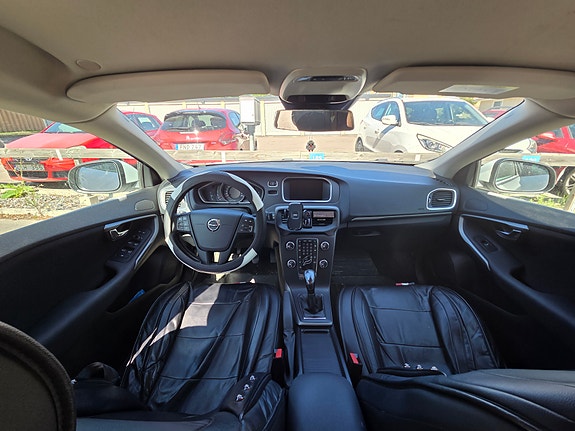Volvo V40 10 of 12