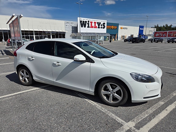 Volvo V40 8 of 12