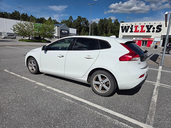 Volvo V40 9 of 12