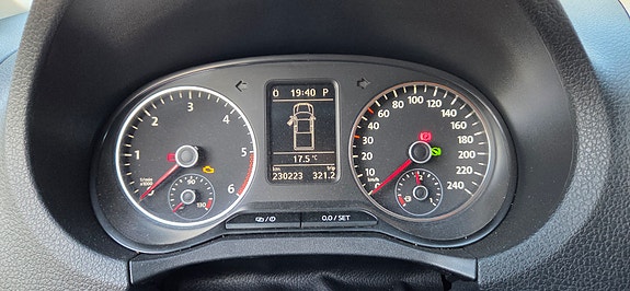 Volkswagen Amarok 6 of 9
