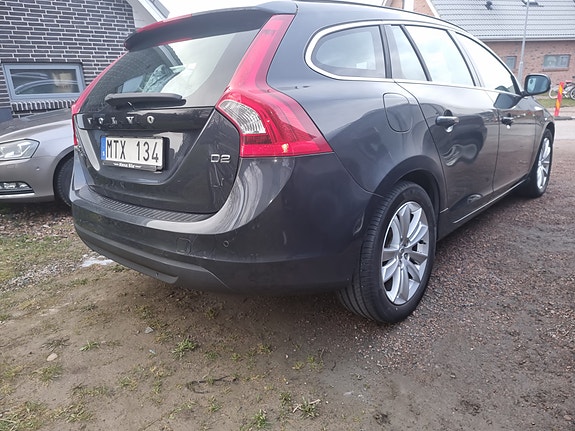 Volvo V60 2 of 7