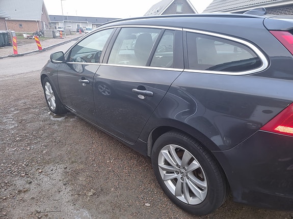 Volvo V60 3 of 7