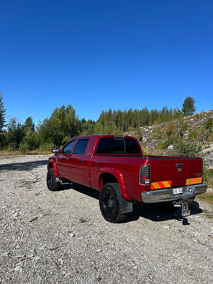 Dodge RAM 2500 2 of 6