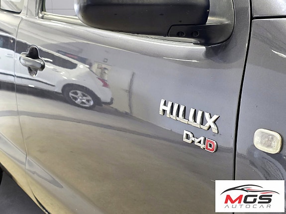 Toyota HiLux 11 of 18