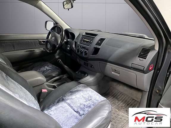 Toyota HiLux 12 of 18